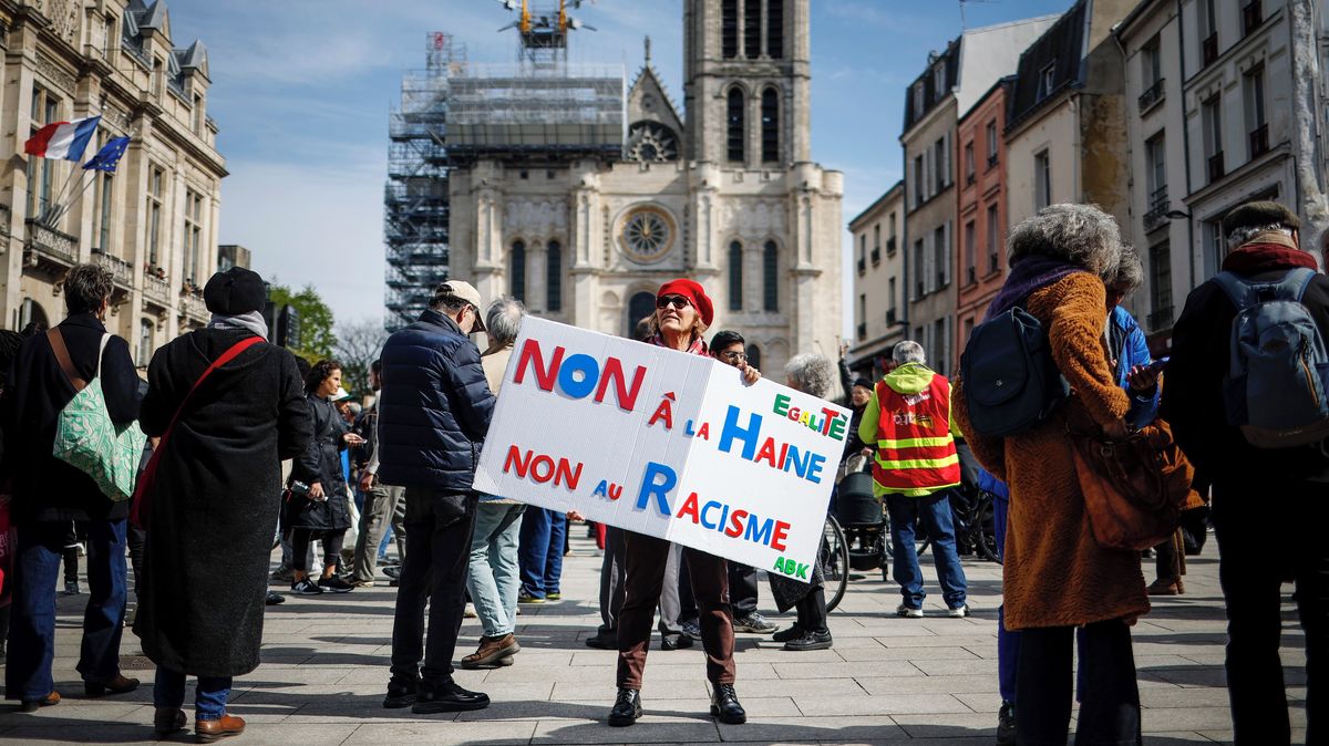 „Paříž nikdy nebyla pro nás.“ Reportáž z obávané francouzské periferie